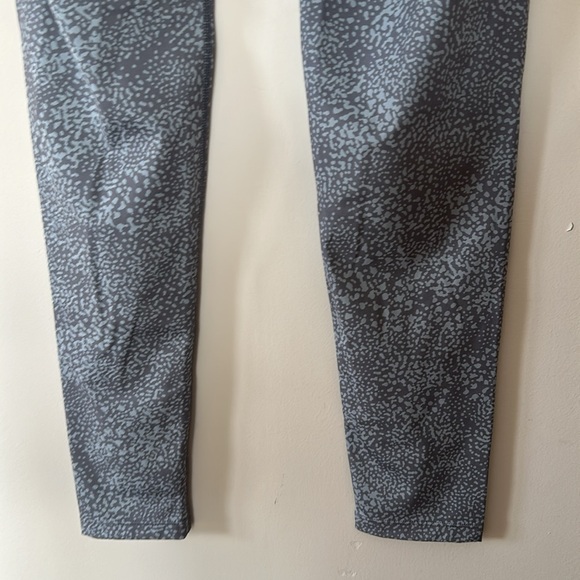 FLX travel/leisure leggings size small new with tags wide waist mixed grey print - Picture 4 of 4